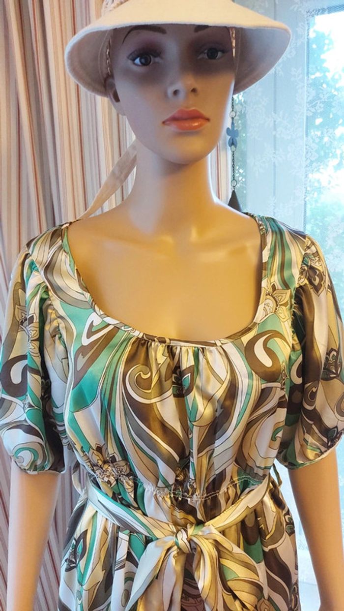 Robe satiné Vue sur Mer taille 42 - photo numéro 8
