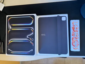 Ipad pro 13 m4 256go + cellulaire (5G) + apple pencil pro + protection apple le tous en parfait état