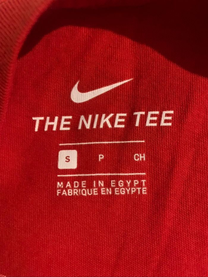 Beau tee shirt nike original couleur rouge avec logo en strass - photo numéro 7