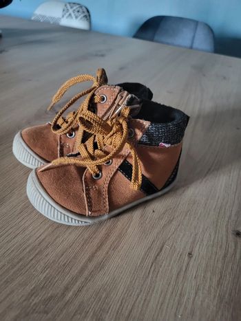 Chaussures pointure 19