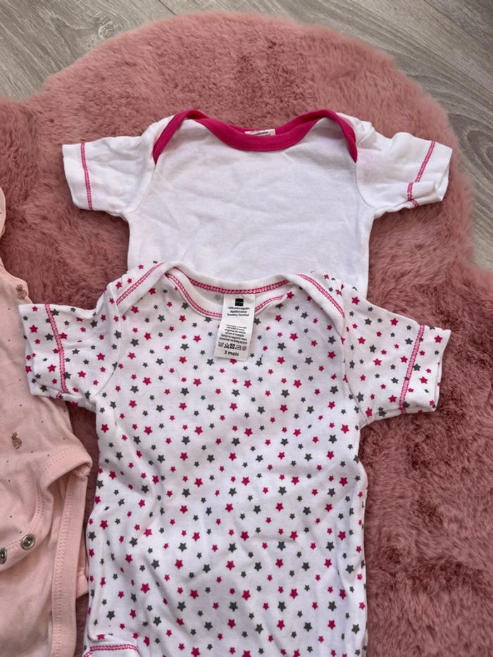 Lot 6 bodies bébé fille 3 mois - photo numéro 4