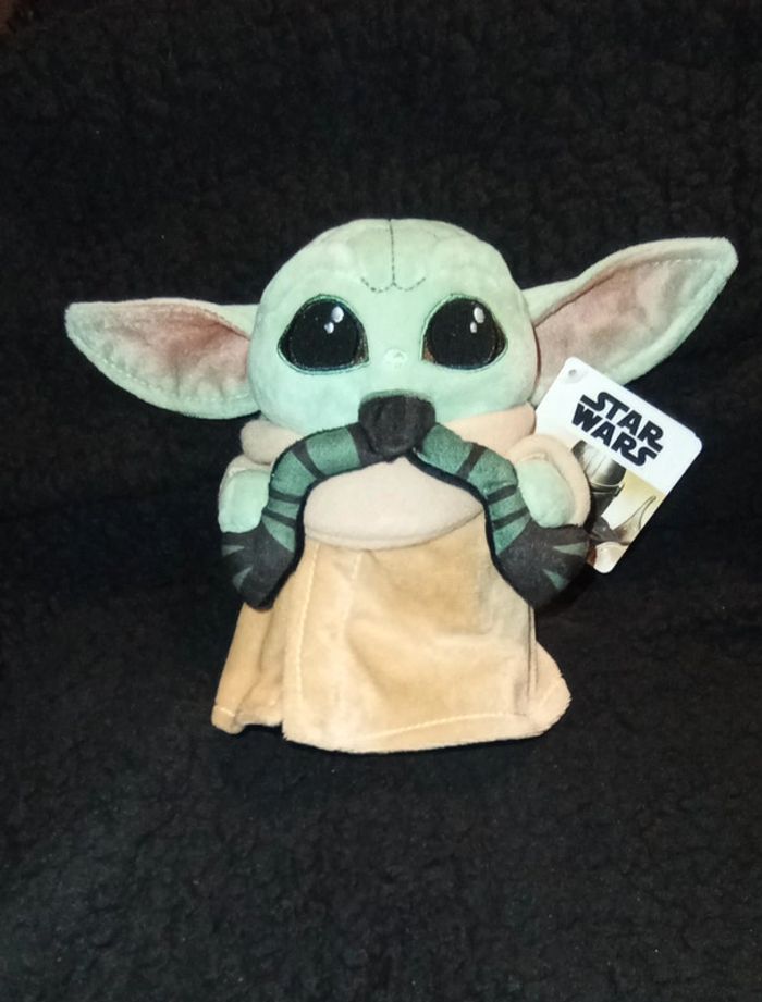 Belle Peluche Rare et Neuve Bébé Yoda Stars Wars grenouille Sorgan Disney Officiel