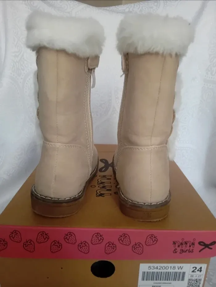 Bottes fourrées pointure 24 - photo numéro 4