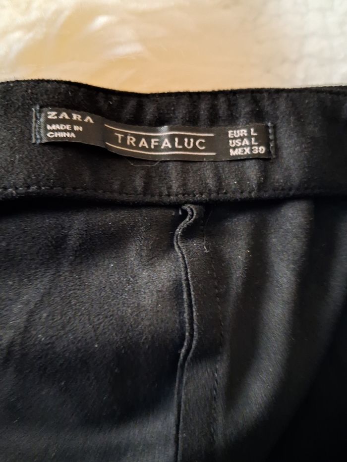 Jolie mini-jupe noir Zara taille 40 - photo numéro 5