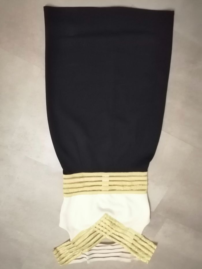 robe noire blanche et dorée Taille 38 Neuve - photo numéro 2