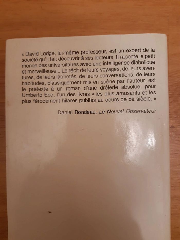 Livre Un tout petit monde de David Lodge - photo numéro 2