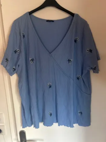 T-shirt bleu
