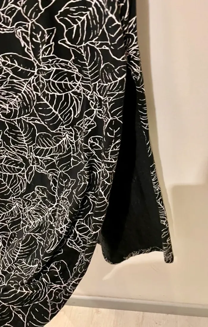 Robe longue d’été noire à imprimé feuillage blanc Taille : 38 / M - photo numéro 5