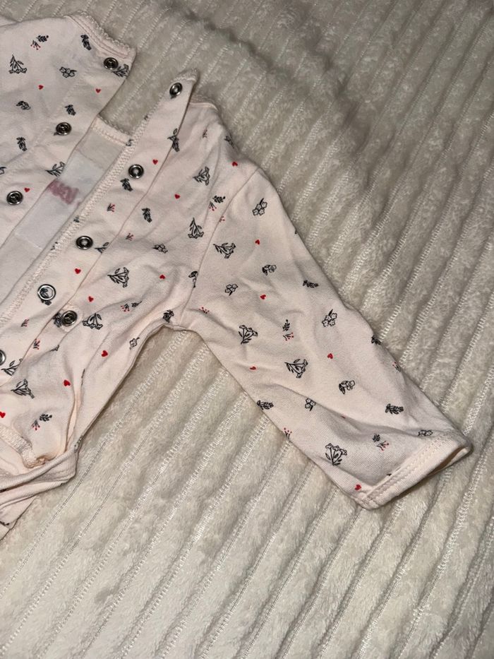 Pyjama coton - fleuries et beige - fille - Kiabi - 6 mois - excellent état - photo numéro 10