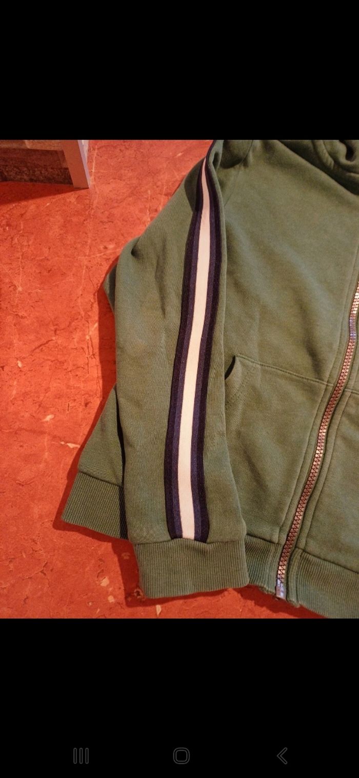 Sweat taille 8 ans - photo numéro 3