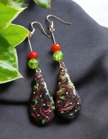Boucles d'oreilles pendante vertes et rouge