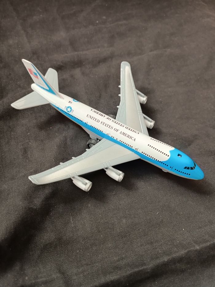 Avion métal  lumineux