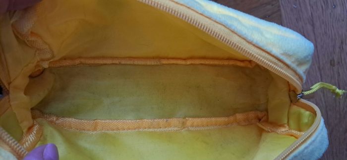 Trousse picatchu en très bon état - photo numéro 4