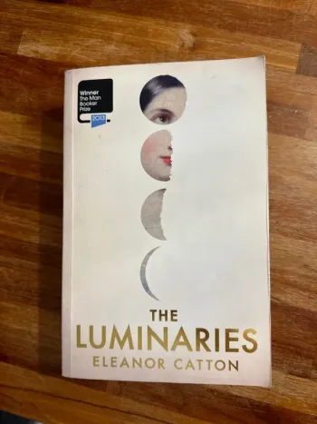 Livre the luminaries