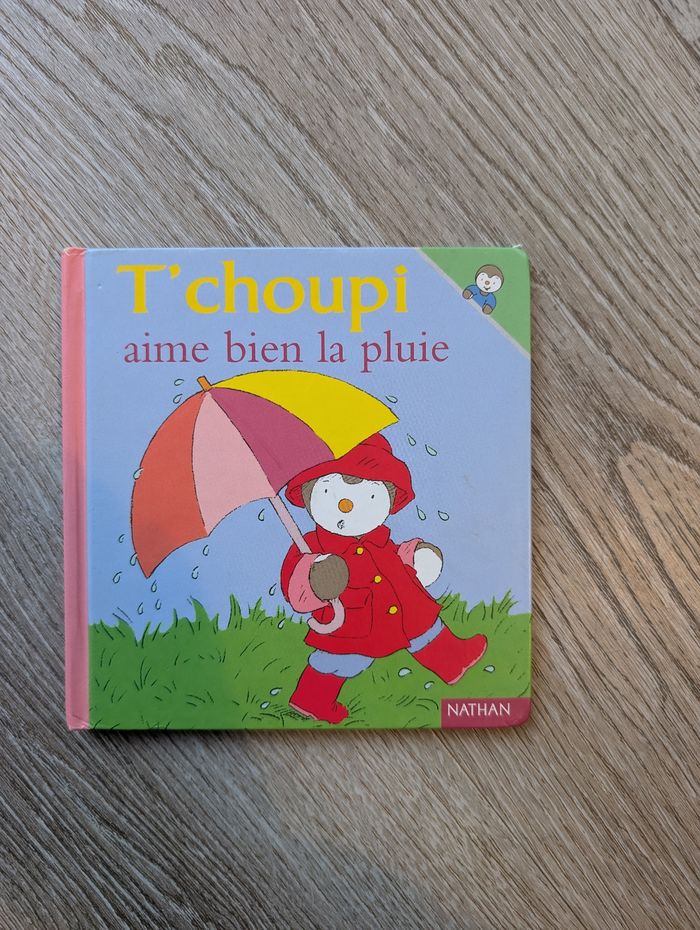 Livre T'choupi aime bien la pluie