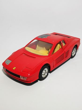 Voiture métal Ferrari Testarossa