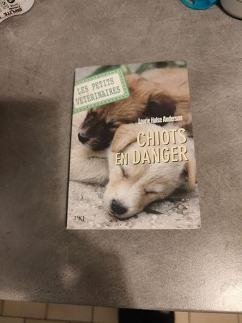 🙂 livre chiots en danger Laurie Halse Anderson 🙂