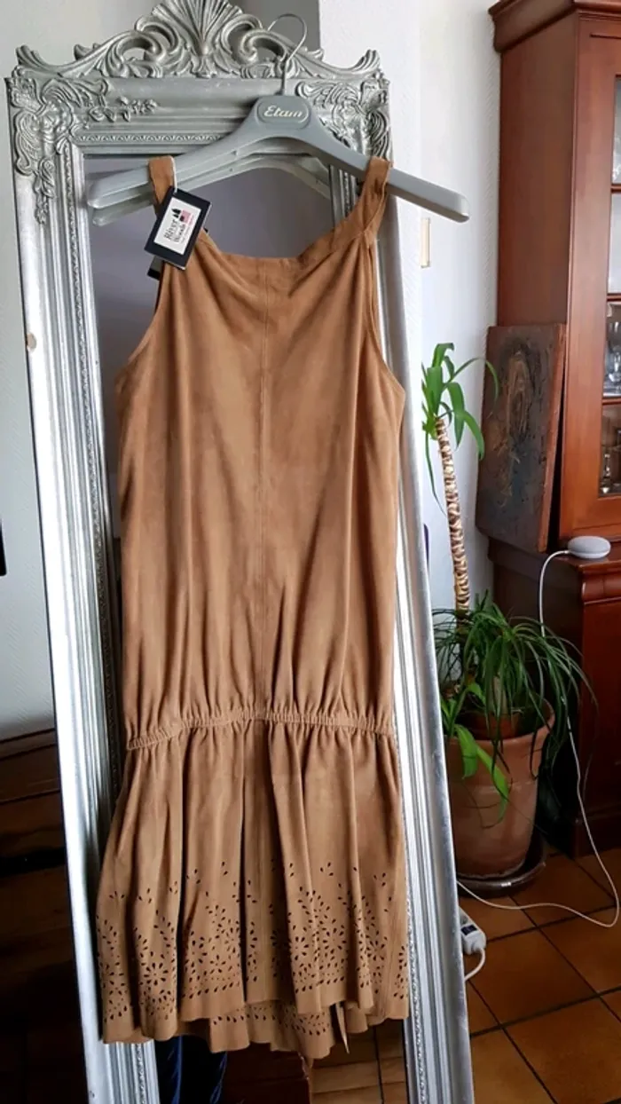 Magnifique robe en cuir - photo numéro 4