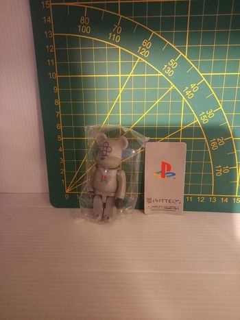 Bearbrick PlayStation gris