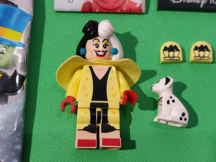 Minifig Lego 101 Dalmatiens - Cruella D'Enfer - Disney 100 ans - Parfait État - avec sachet - Lego Original - photo numéro 2