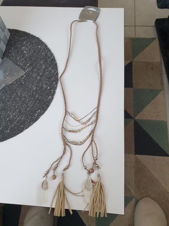 Sautoir beige