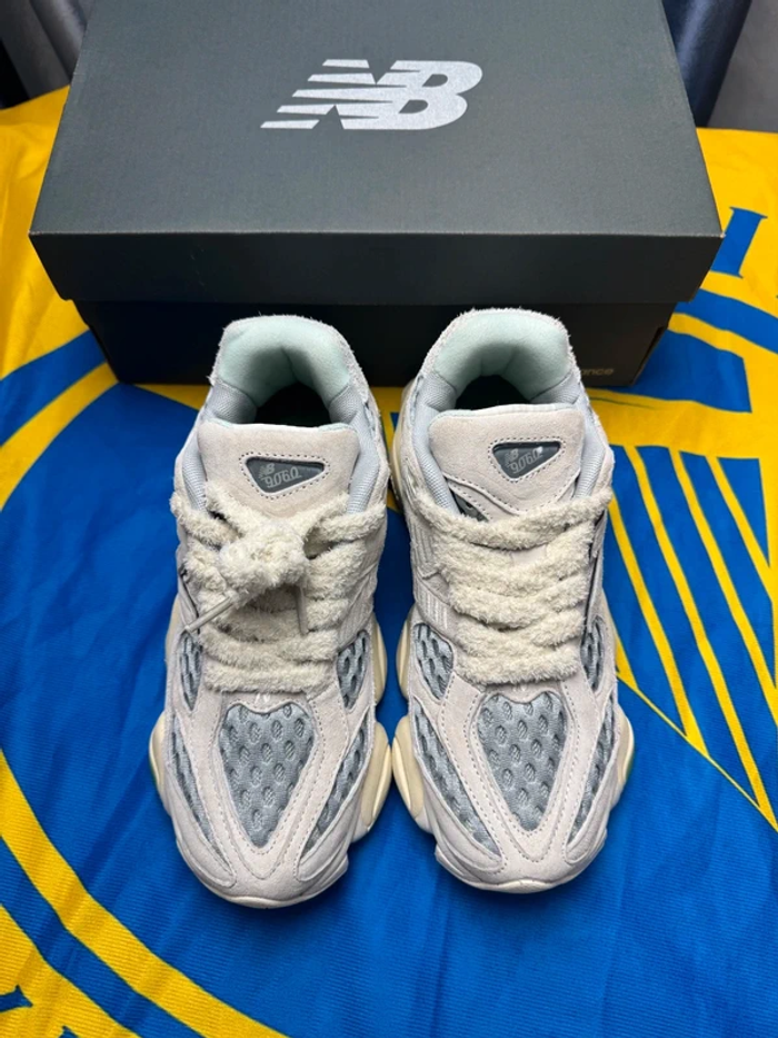 New Balance 9060 Beige 41.5 - photo numéro 2