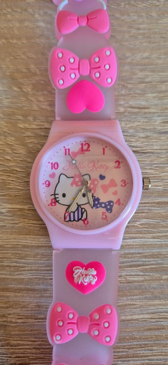 Montre fantaisie enfant Hello kitty. - photo numéro 3