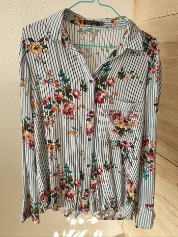 Chemise rayée et fleurie bershka