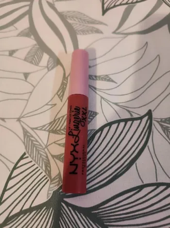 Nyx lingerie xxl rouge à levres liquide 4ml  à utiliser 24 mois après ouverture