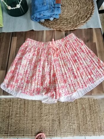Short fille