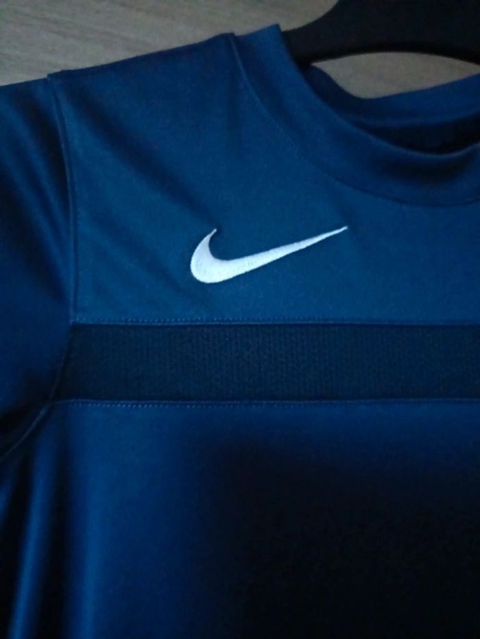 16. Vareuse football Nike S 128-134 8-10ans - photo numéro 7