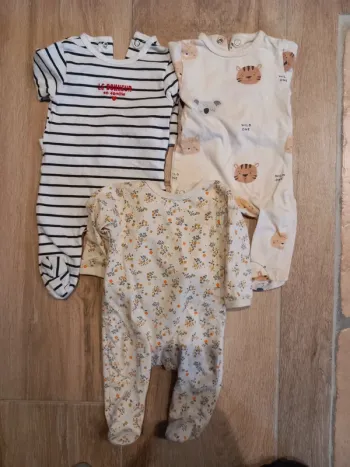 Lot 3 pyjamas légers kiabi 1 mois fille
