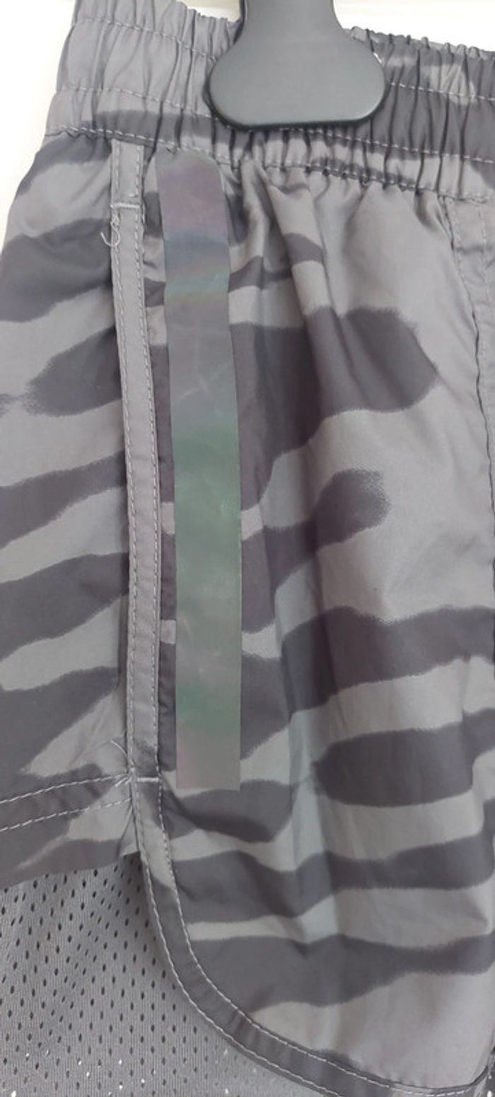 État neuf Short actif gris
Adidas Stella McCartney - photo numéro 9