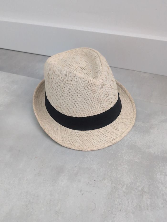 Chapeau beige ruban noir