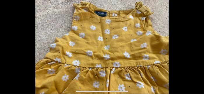 Robe kiabi moutarde à fleurs blanche - photo numéro 2