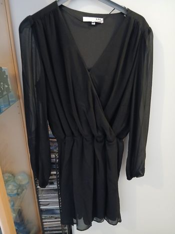 Robe noire semi transparente