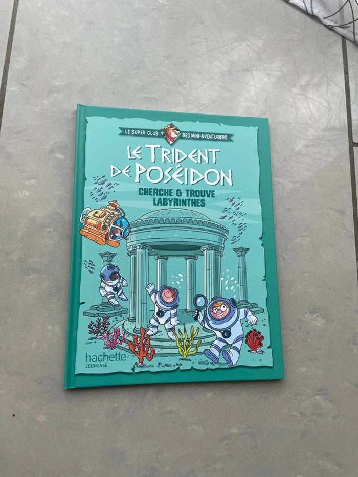 Livre Le trident de Poseidon Hachette Jeunesse neuf