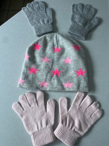 Lot  Bonnet + 2 paires de gants  enfant