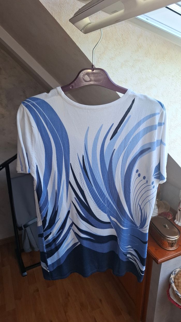 T-shirt avec nuances de bleu et petites perles - photo numéro 2
