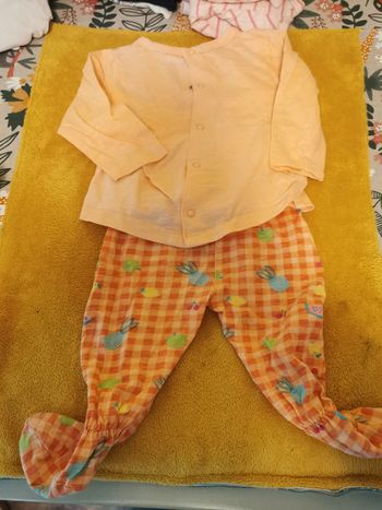 Pyjama 2 pieces 9 mois.