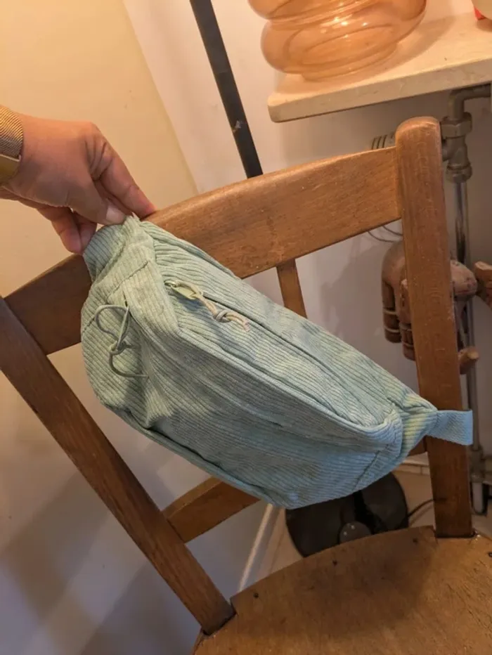 Banane verte d’eau en velours côtelé – un accessoire tendance, pratique et stylé à la fois ! - photo numéro 7