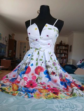 Jolie robe courte fleurie 