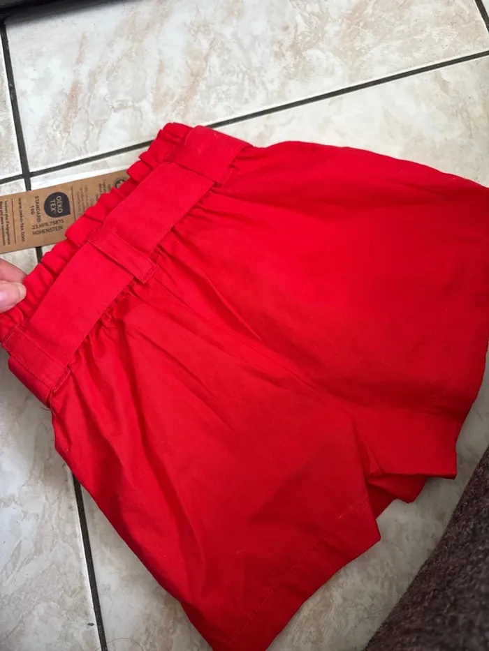 Short rouge - photo numéro 3