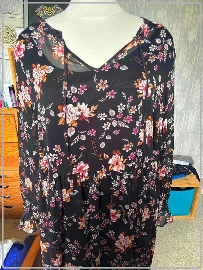 Magnifique robe taille 50/52marque C&A neuve sans étiquette - photo numéro 2