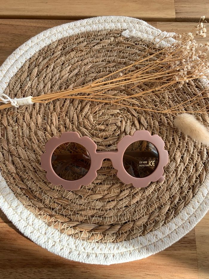 Lunettes enfant forme fleurs neuve
