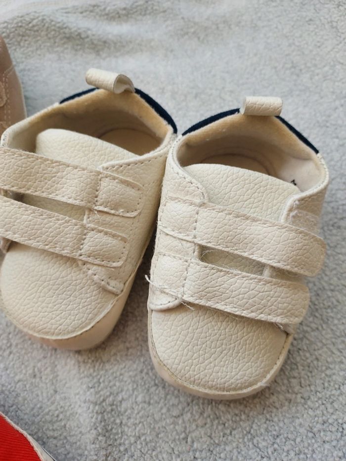 Lot 4 paires de chaussures bébé 3-6 mois - photo numéro 3
