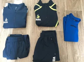 Lot de tenus de foot 8 ans