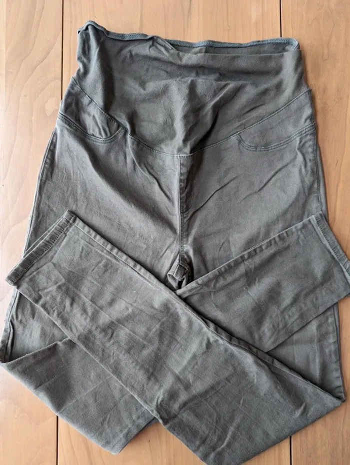 Pantalon kaki Kiabi 38 - photo numéro 2