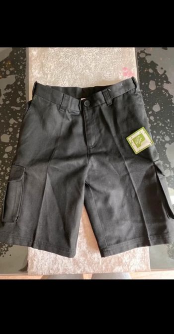 Short cargo taille 8/9 ans neuf