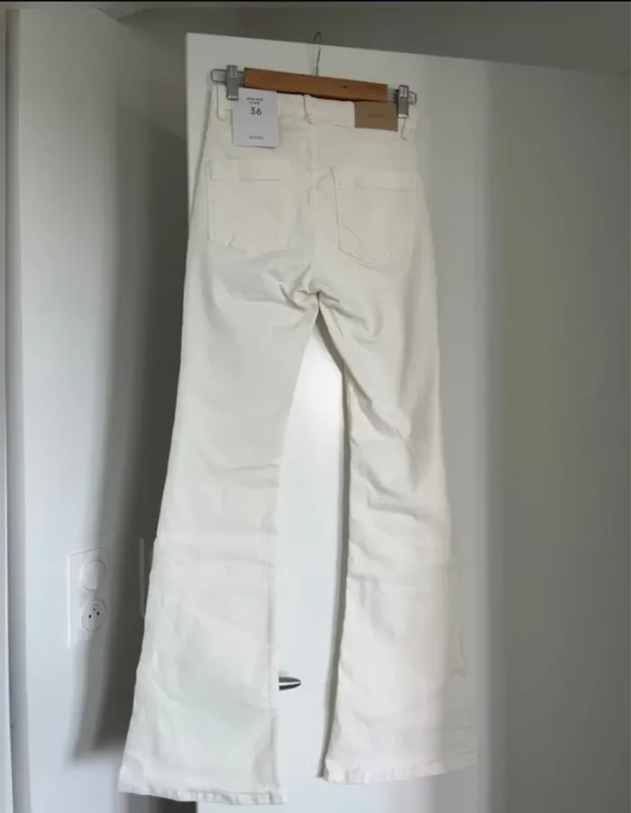 Jean flare Bershka neuf 36/S négociable - photo numéro 3